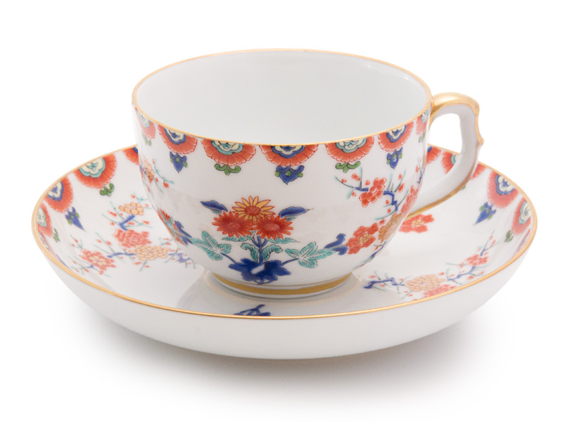 Arita-yaki tea cup and saucer, plum trees and chrysanthemum, Kisen kiln, 155ml Arita-yaki tea cup and saucer, plum trees and chrysanthemum, Kisen kiln, 155ml