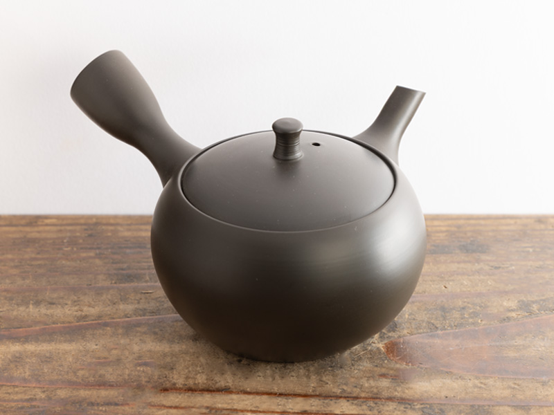 Tokoname-yaki black Kyûsu teapot by Hokuryû, 180ml Tokoname-yaki black Kyûsu teapot by Hokuryû, 180ml