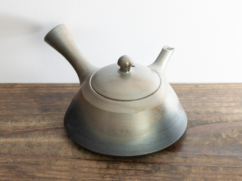 Kyûsu teapot from Tokoname by Sawada Tomohiro 170ml Kyûsu teapot from Tokoname by Sawada Tomohiro 170ml