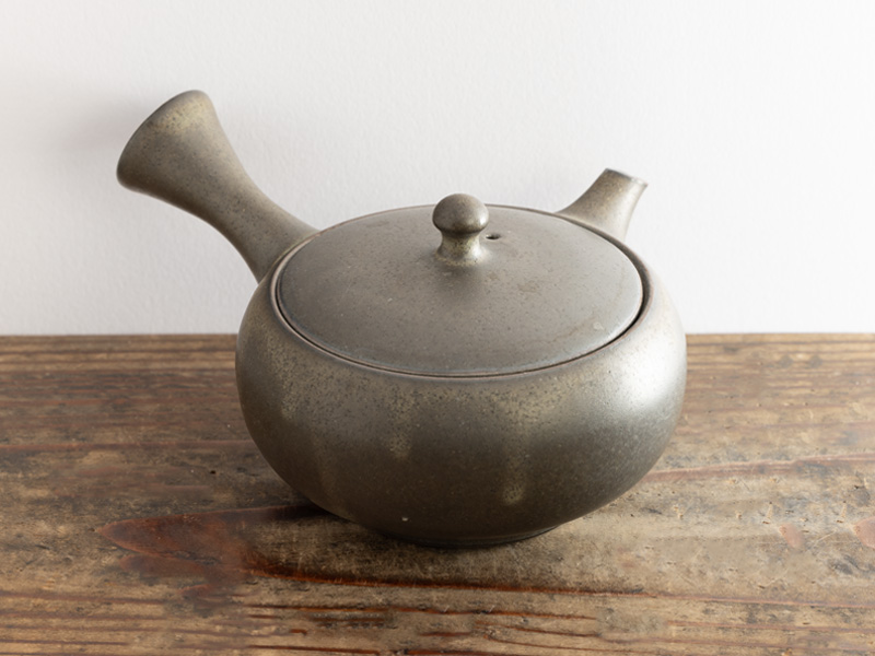 Kyûsu teapot from Tokoname by Chiba Mitsuhiro 180 ml Kyûsu teapot from Tokoname by Chiba Mitsuhiro 180 ml