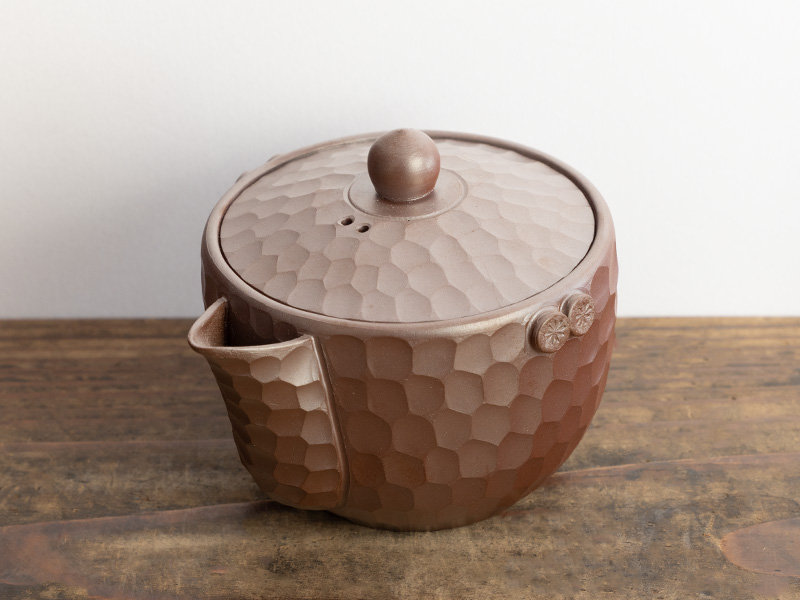 Banko-yaki hôhin teapot "daimond cut" by Iroku 150 ml Banko-yaki hôhin teapot "daimond cut" by Iroku 150 ml