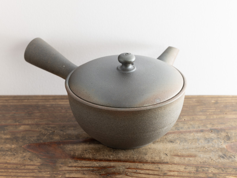 Tokoname-yaki teapot, by Itô Seiji, 160 ml Tokoname-yaki teapot, by Itô Seiji, 160 ml