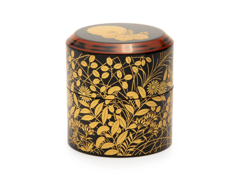 Mennakatsugi, lacquerware tea caddy for matcha. Chrysanthemums, Mennakatsugi, lacquerware tea caddy for matcha. Chrysanthemums,