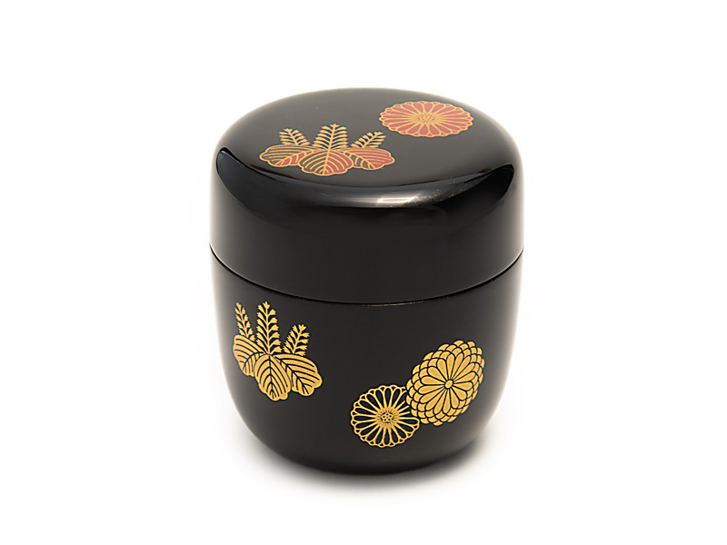 Natsume, lacquerware tea caddy for matcha. Chrysanthemums and paulownia Natsume, lacquerware tea caddy for matcha. Chrysanthemums and paulownia