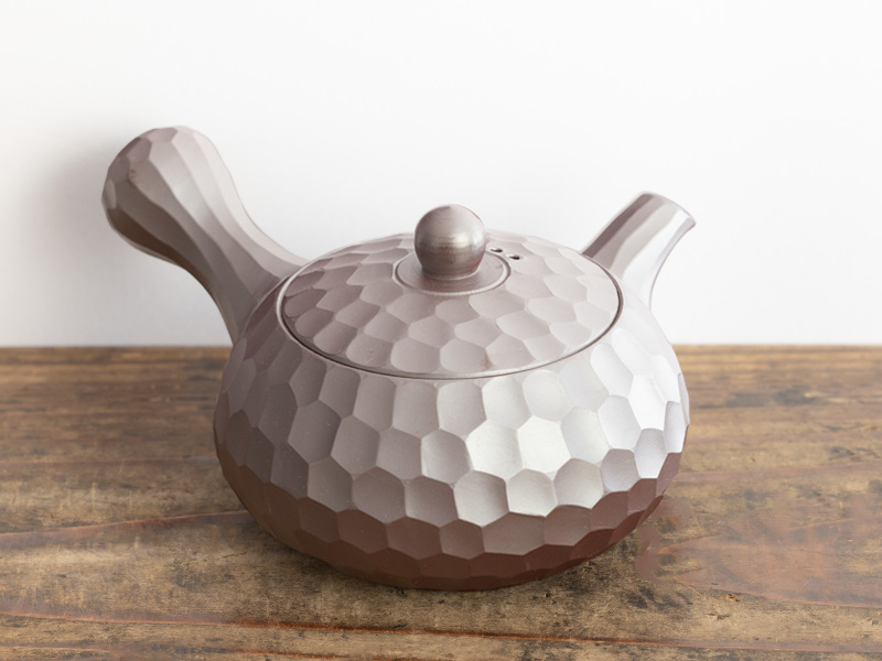 Banko-yaki kyusu teapot "daimond cut" by Iroku 160 ml Banko-yaki kyusu teapot "daimond cut" by Iroku 160 ml