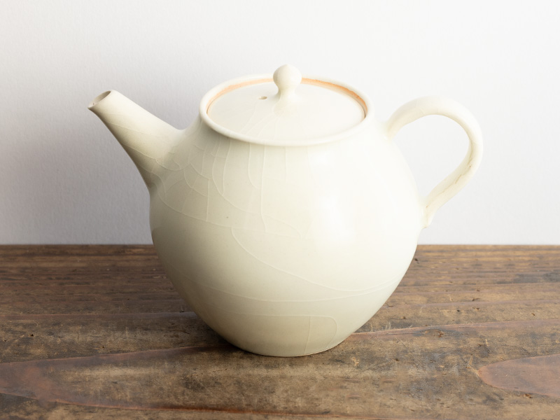 White glazed Banko-yaki teapot, by Taisen 240 ml White glazed Banko-yaki teapot, by Taisen 240 ml
